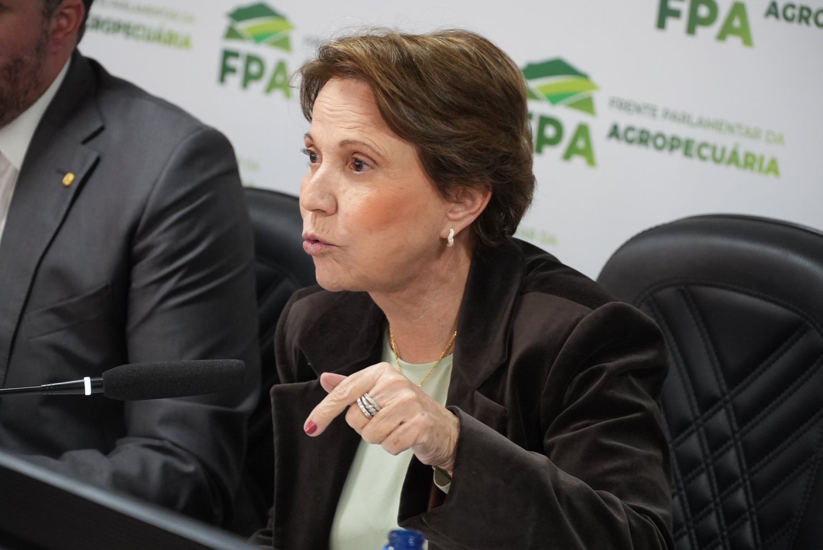 “Produtores rurais não queimam e não destroem seu próprio trabalho”, reafirma Tereza Cristina